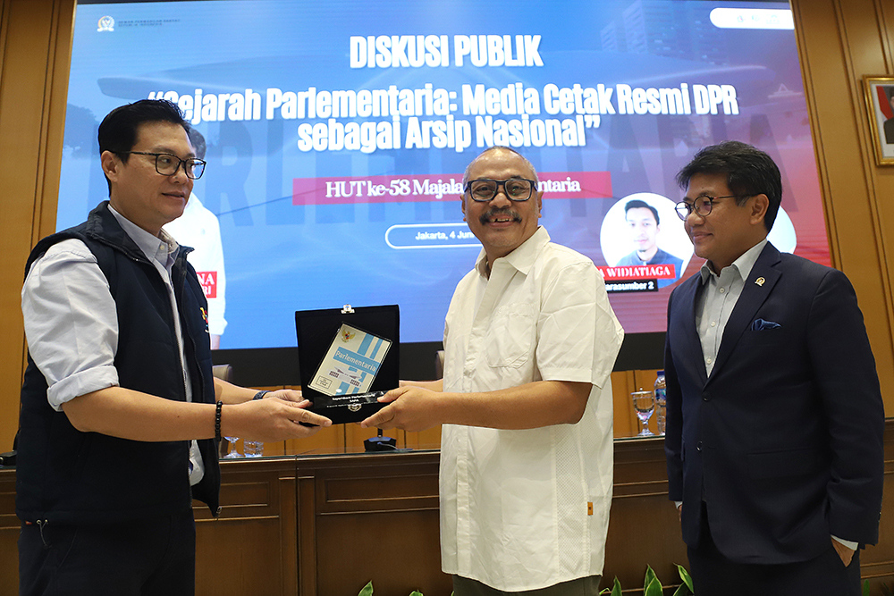 Diskusi publik dengan tema "Sejarah Parlementaria: Media Cetak DPR sebagai Arsip Nasional" pada acara HUT ke-58 Majalah Parlementaria di DPR RI. (BeritaNasional/Elvis Sendouw)