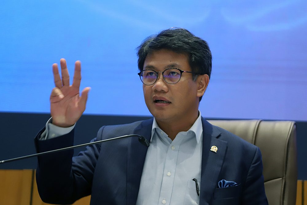 Diskusi publik dengan tema "Sejarah Parlementaria: Media Cetak DPR sebagai Arsip Nasional" pada acara HUT ke-58 Majalah Parlementaria di DPR RI. (BeritaNasional/Elvis Sendouw)