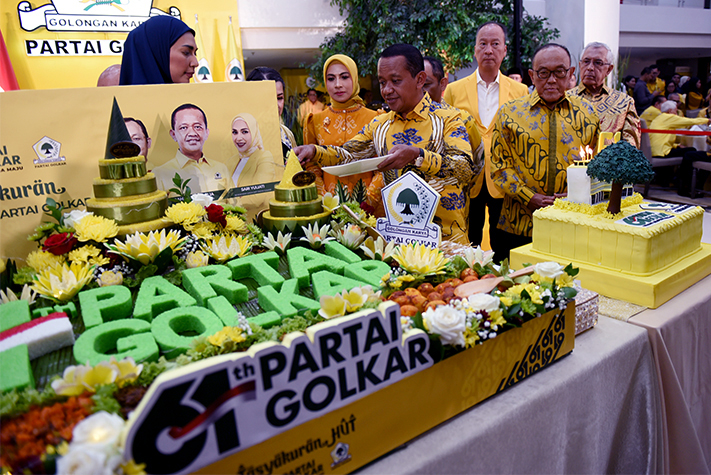 HUT Partai Golkar ke 61 Soliditas dan Gotong Royong Partai Golongan Karya (Golkar) merayakan HUT ke 61 di DPP Golkar. (BeritaNasional/Elvis Sendouw)
