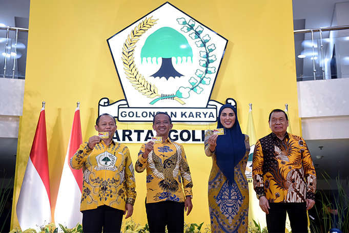 HUT Partai Golkar ke 61 Soliditas dan Gotong Royong Partai Golongan Karya (Golkar) merayakan HUT ke 61 di DPP Golkar. (BeritaNasional/Elvis Sendouw)