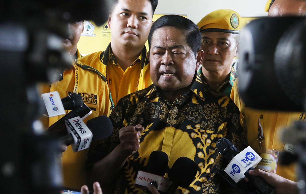 Wakil Ketua Umum Partai Golkar Bidang Kebijakan Publik, Idrus Marham memberikan keterangan pers kepada wartawan di Kantor DPD Golkar, Jakarta, Sabtu (13/6/2026). (Beritanasional.com/Oke Atmaja)