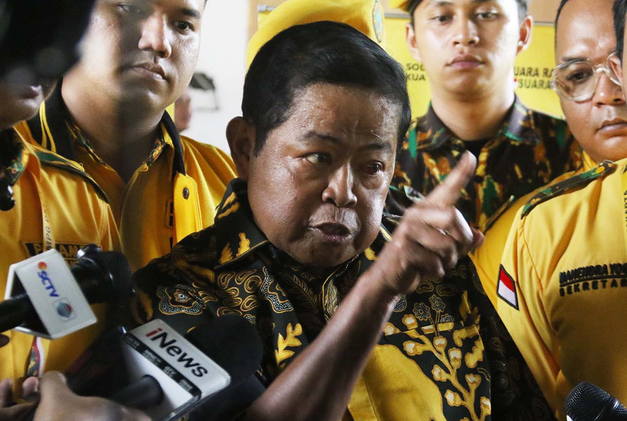 Wakil Ketua Umum Partai Golkar Bidang Kebijakan Publik, Idrus Marham memberikan keterangan pers kepada wartawan di Kantor DPD Golkar, Jakarta, Sabtu (13/6/2026). (Beritanasional.com/Oke Atmaja)