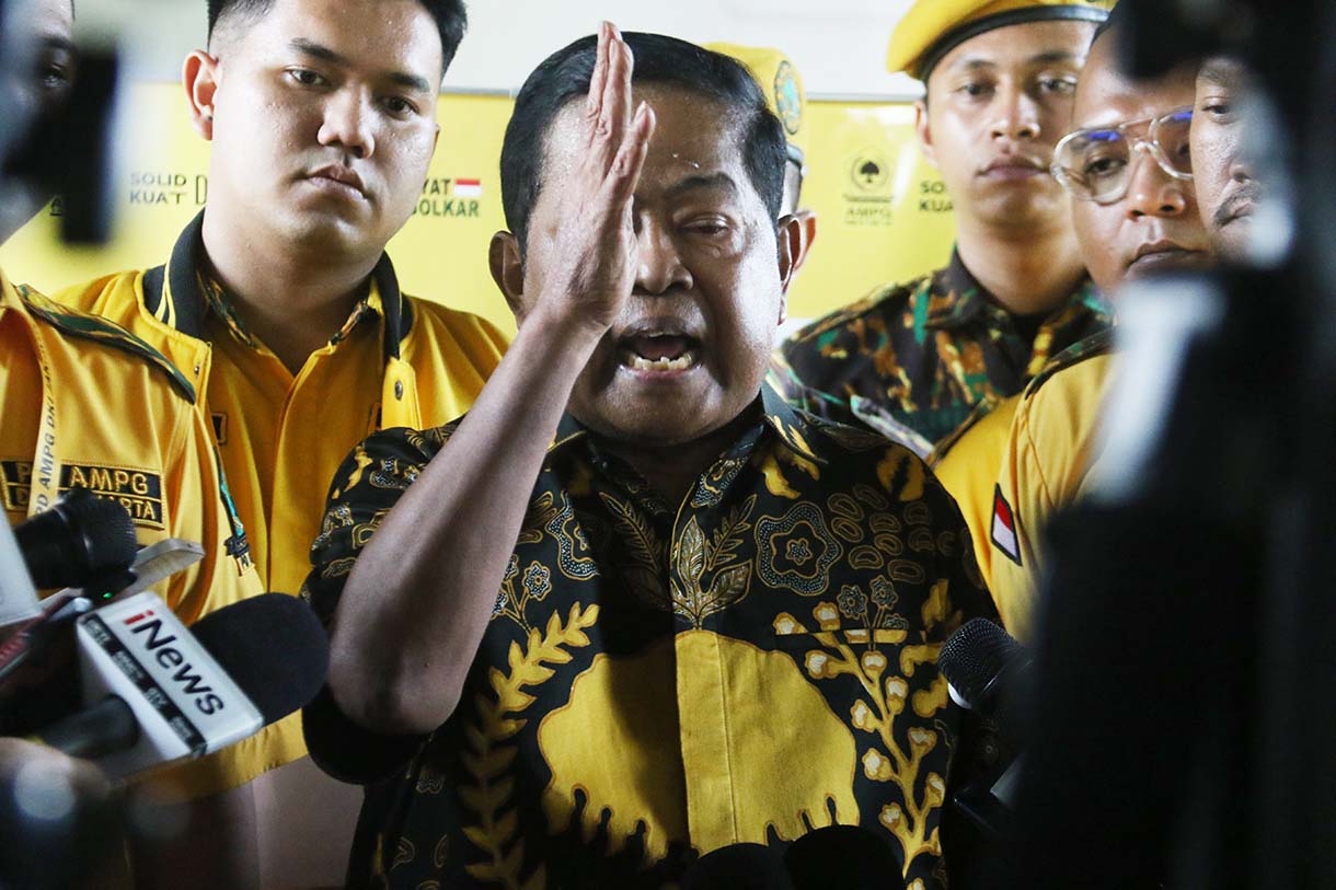 Wakil Ketua Umum Partai Golkar Bidang Kebijakan Publik, Idrus Marham memberikan keterangan pers kepada wartawan di Kantor DPD Golkar, Jakarta, Sabtu (13/6/2026). (Beritanasional.com/Oke Atmaja)