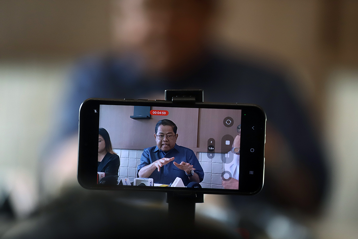 Wakil Ketua Umum Partai Golkar Bidang Kebijakan Publik, Idrus Marham membahas film dokumenter Pesta Babi. (BeritaNasional/Elvis Sendouw)