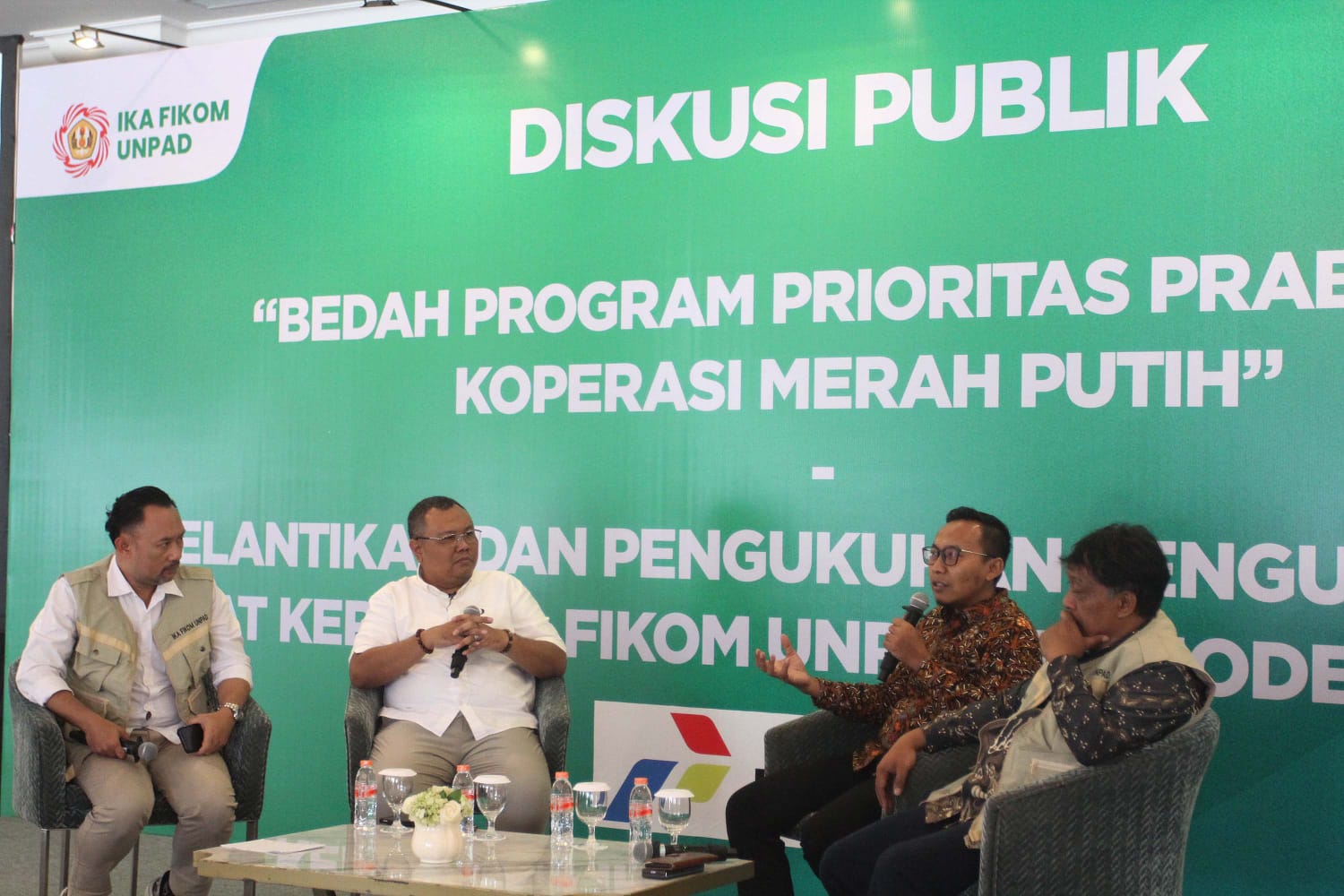 IKA FIKOM UNPAD Gelar Diskusi Pulik Bahas Program Koperasi Merah Putih IKA FIKOM UNPAD gelar diskusi publik dengan mengangkat tema "Bedah Program Prioritas Presiden Prabowo: Koperasi Merah Putih". (BeritaNasional/Elvis Sendouw)