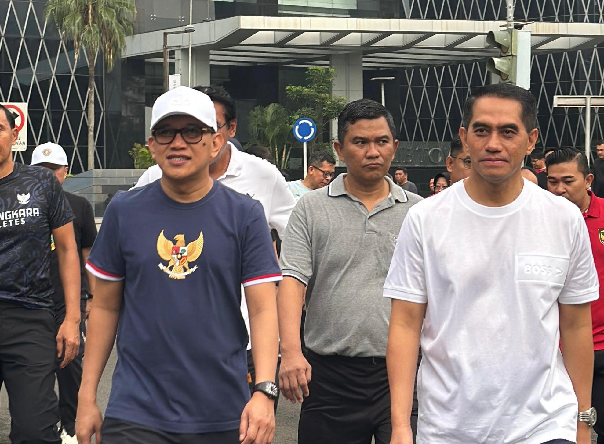 Ingatkan Kompak Lindungi Pekerja Migran, Menteri Karding Gelar Jalan Pagi Bersama Seluruh Kepala BP3MI Menteri Abdul Kadir Karding mengawali Minggu paginya dengan melakukan olahraga jalan sehat. (BeritaNasional/Elvis Sendouw)