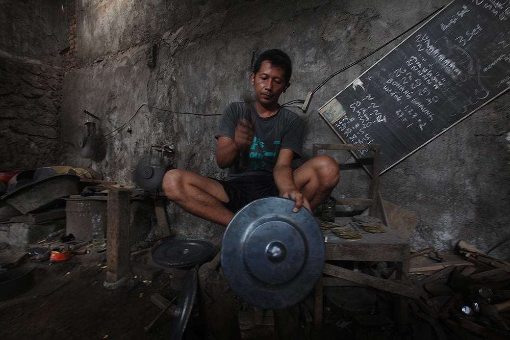 Pembuatan alat musik tradisional Jawa di Sentra Kerajinan Gamelan Rumahan Daliyo Legiyono di Banguntapan, Bantul, Daerah Istimewa Yogyakarta. (BeritaNasional/Elvis Sendouw)