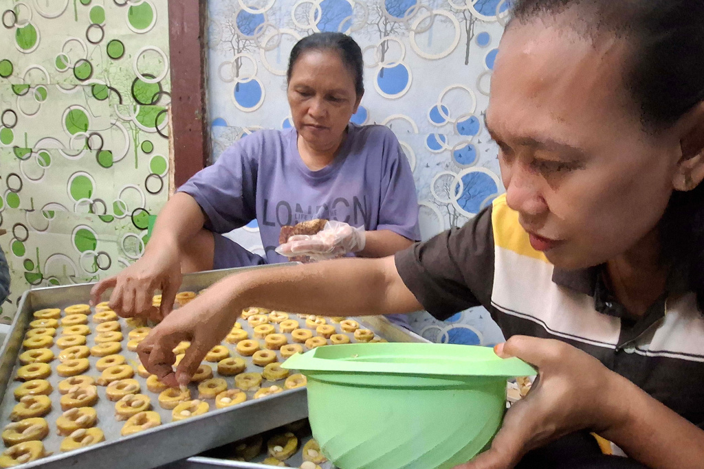 Aktivitas pembuatan kue kering di Rumah Produksi Kue Kering Pusaka Kwitang, Kawasan Senen, Jakarta, Senin (9/3/2026).  (Berita nasional.com/Oke Atmaja)