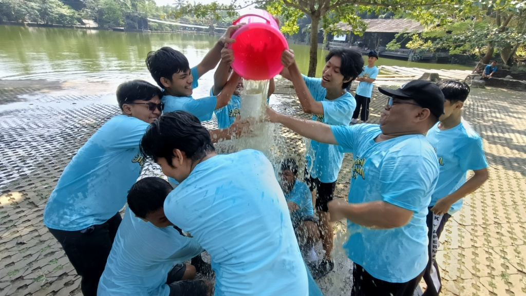Sejumlah anak bermain "outbond" di Pelita Desa, Ciseeng, Bogor, Jawa Barat. Minggu (5/7/2026). (Berita nasional.com/Oke Atmaja)