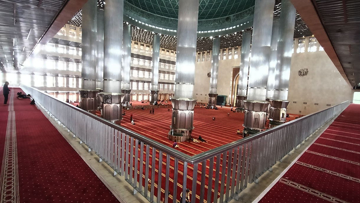 Suasana di Masjid Istiqlal, Jakarta, Selasa (3/2/2025). (Beritanasional.com/OkeAtmaja)