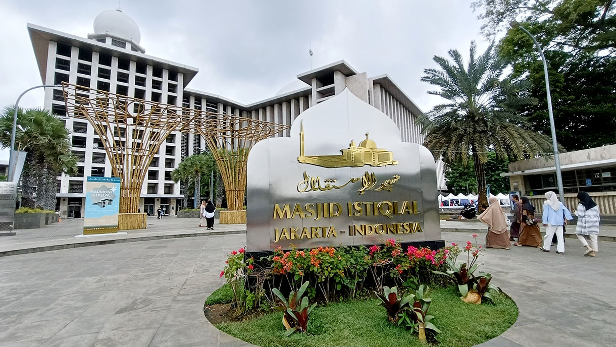 Suasana di Masjid Istiqlal, Jakarta, Selasa (3/2/2025). (Beritanasional.com/OkeAtmaja)