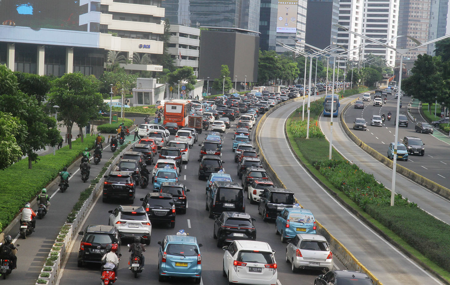 Suasana di jalan Jenderal Sudirman Jakarta, Kamis (01/52024).  (BeritaNasional.Com/Oke Atmaja)