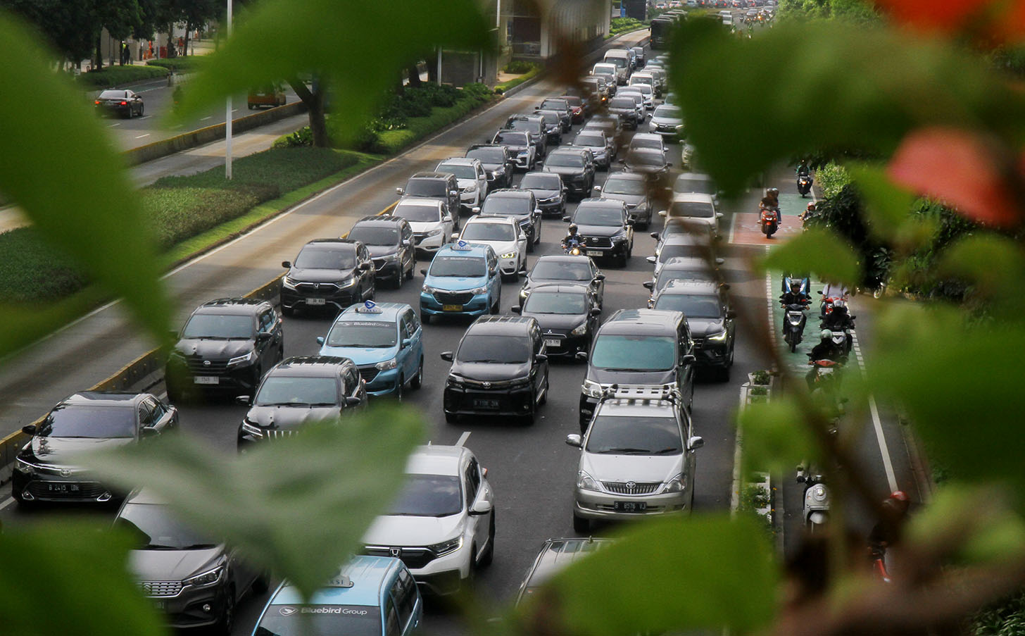 Suasana di jalan Jenderal Sudirman Jakarta, Kamis (01/52024).  (BeritaNasional.Com/Oke Atmaja)