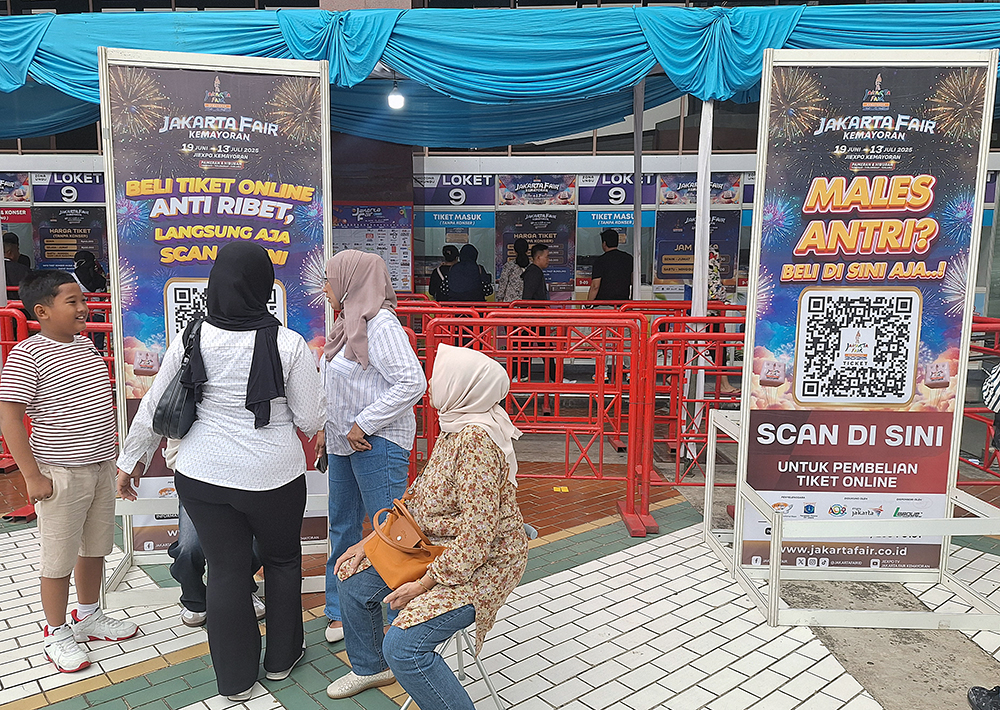 Jakarta Fair 2025 Sediakan Kebijakan Tiket Gratis untuk Lansia dan Anak-anak Pengunjung berdatangan ke Jakarta Fair 2025. (BeritaNasional/Elvis Sendouw)