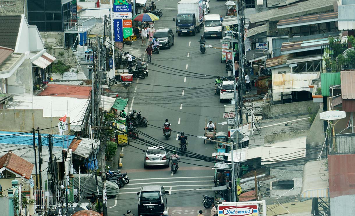 Foto udara kawasan padat penduduk di Jakarta, Selasa (9/12/2025). (Beritanasional.com/Oke Atmaja)