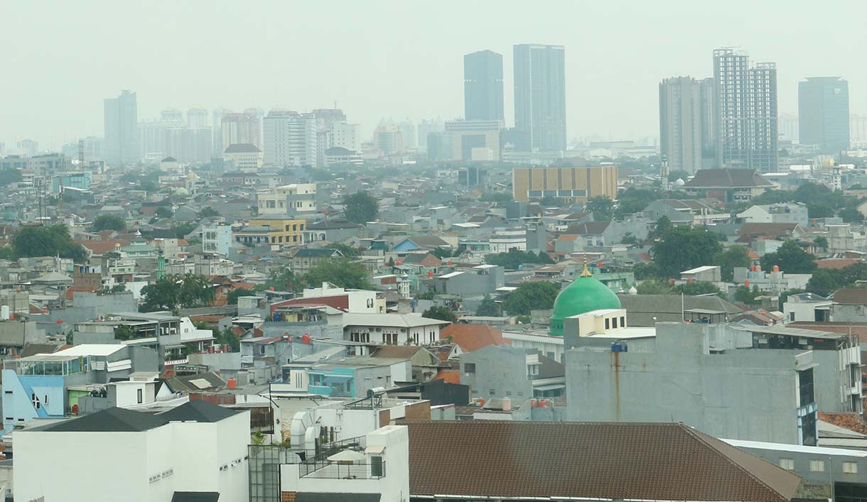 Foto udara kawasan padat penduduk di Jakarta, Selasa (9/12/2025). (Beritanasional.com/Oke Atmaja)