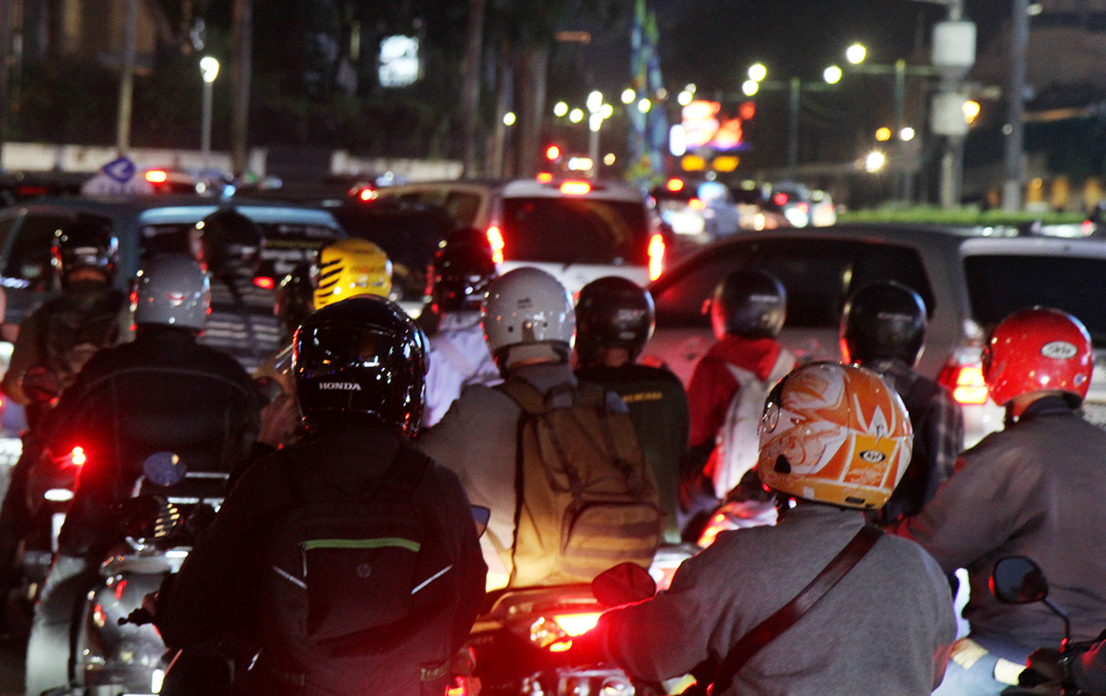 Kendaraan melintas di kawasan Bundaran HI, Jakarta, Rabu (17/7/2024).(BeritaNasional.com/Oke Atmaja)