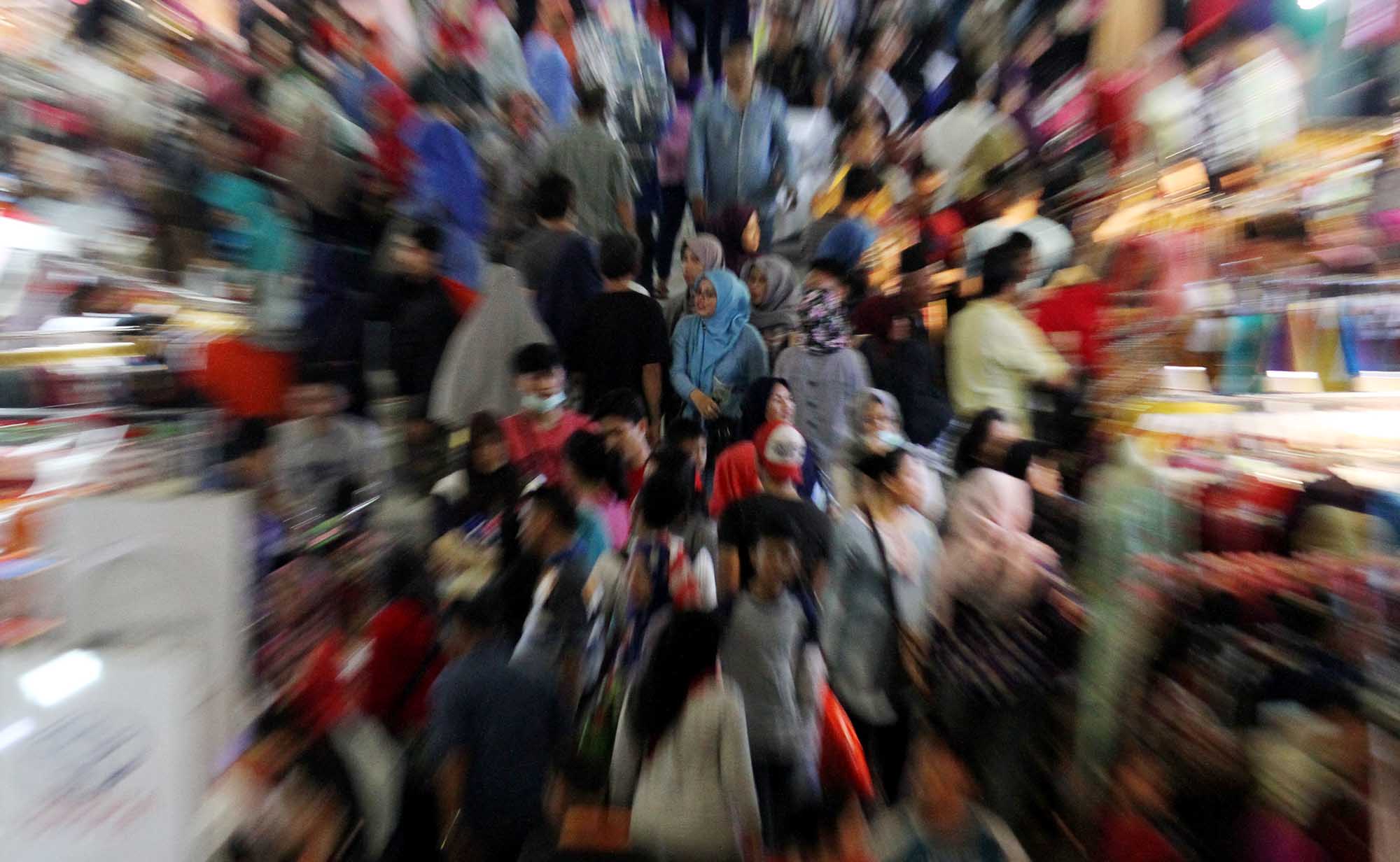 Suasana keramaian pusat perbelanjaan Blok B Tanah Abang, Jakarta, Sabtu (30/3/2024). (Indonesiaglobe/Oke Atmaja)