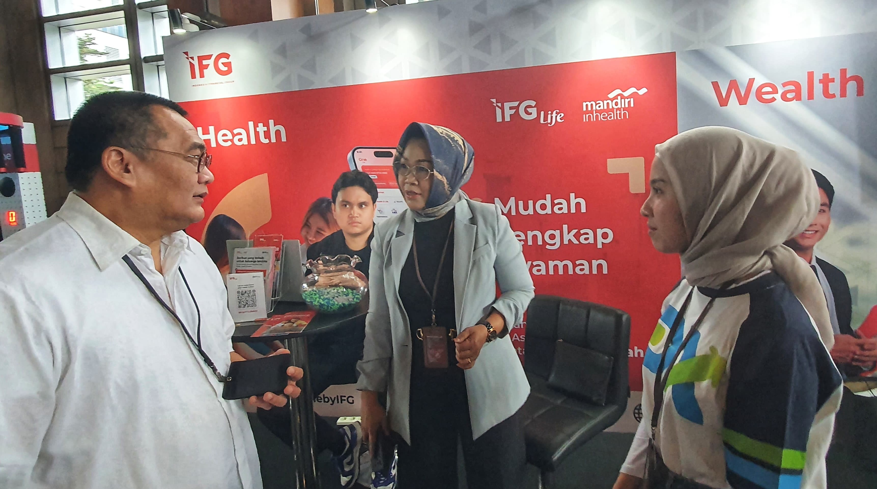 IFG Insurance Exhibition di Jakarta. (BeritaNasional/Elvis Sendouw)