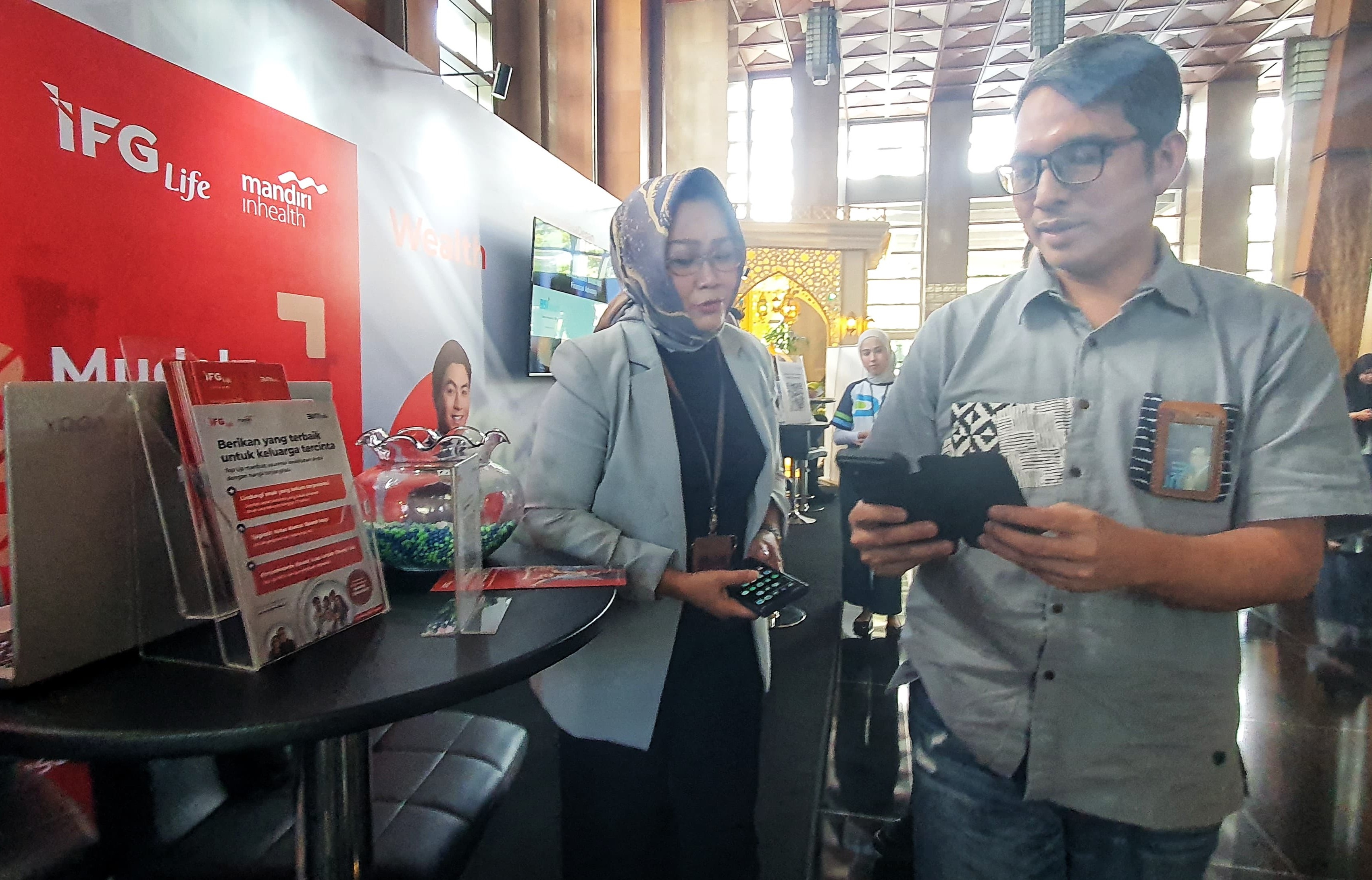 IFG Insurance Exhibition di Jakarta. (BeritaNasional/Elvis Sendouw)