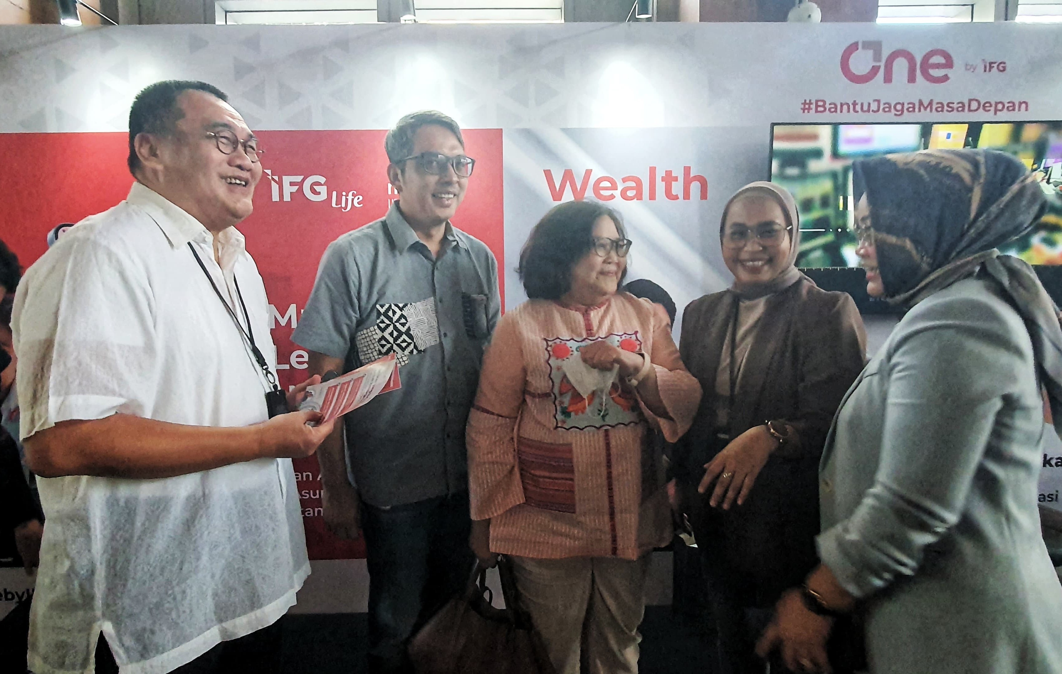 IFG Insurance Exhibition di Jakarta. (BeritaNasional/Elvis Sendouw)