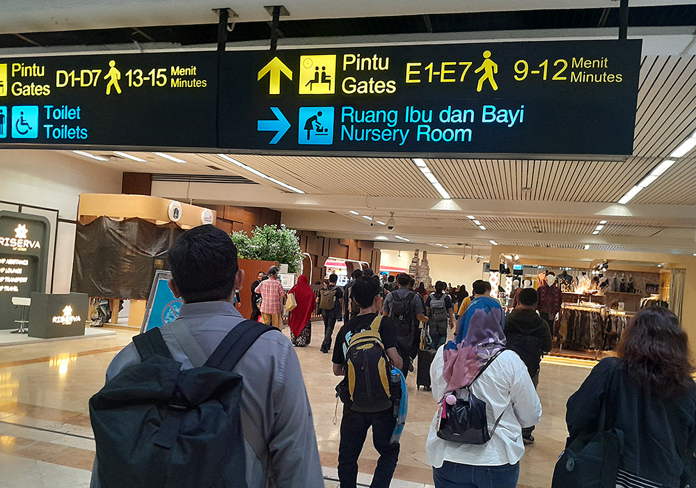 Suasana penumpang yang hendak berpergian di Bandara Internasional Soekarno-Hatta(BeritaNasional/Elvis Sendouw)