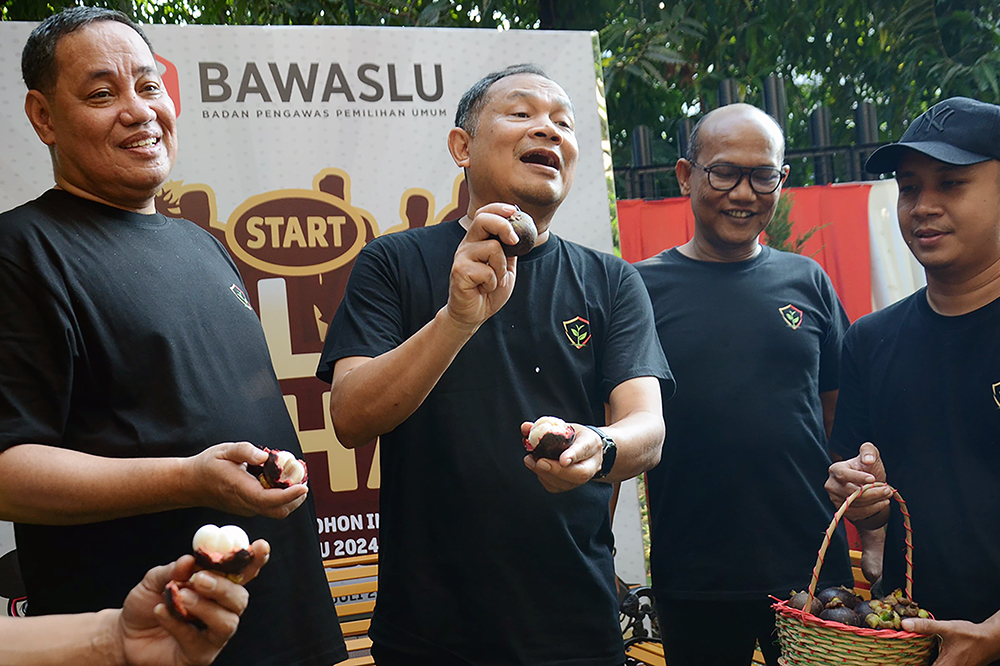 Bawaslu RI gelar jalan sehat dan penanaman pohon. (BeritaNasional/HO/Elvis Sendouw)