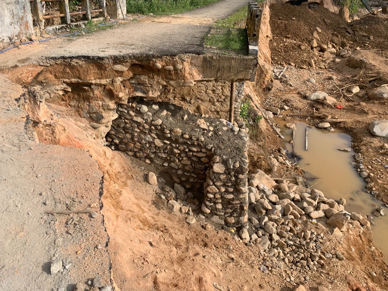Satgas Penanggulangan Bencana Alam (Gulbencal) Kodam I/Bukit Barisan menuntaskan perbaikan Jembatan Beton. (BeritaNasional/Elvis/HO Dispenad)