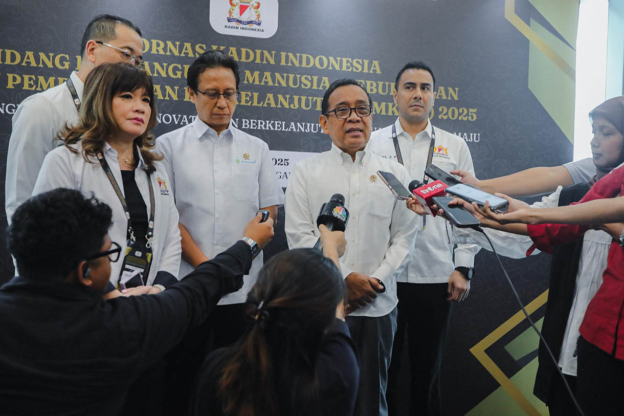 Komisi III DPR menandatangani berita acara persetujuan tingkat I terhadap revisi Undang-Undang (RUU) tentang Perubahan atas Nomor 8 Tahun 1981 tentang Kitab Undang-Undang Hukum Acara Pidana (KUHAP). (BeritaNasional/Elvis Sendouw)