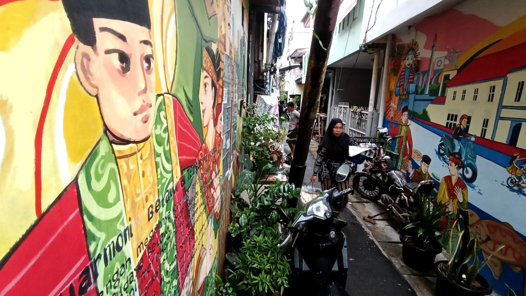 Suasana di perkampungan Menteng Jaya, Jakarta, Minggu (26/6/2026).  (Beritanasional.com/Oke Atmaja)