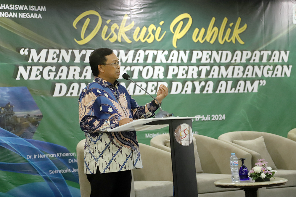 Diskusi Publik dengan tema "Menyelamatkan Pendapatan Negara Sektor Pertambangan dan Sumber Daya Alam" di Jakarta. (BeritaNasional/Elvis Sendouw)