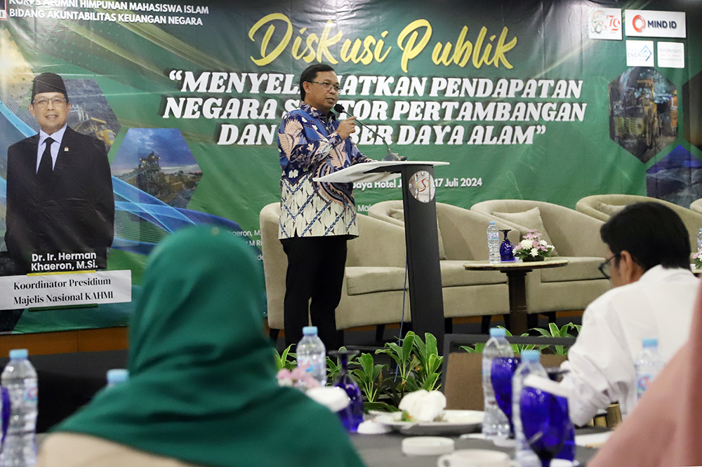 Diskusi Publik dengan tema "Menyelamatkan Pendapatan Negara Sektor Pertambangan dan Sumber Daya Alam" di Jakarta. (BeritaNasional/Elvis Sendouw)