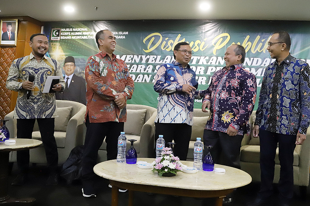 Diskusi Publik dengan tema "Menyelamatkan Pendapatan Negara Sektor Pertambangan dan Sumber Daya Alam" di Jakarta. (BeritaNasional/Elvis Sendouw)