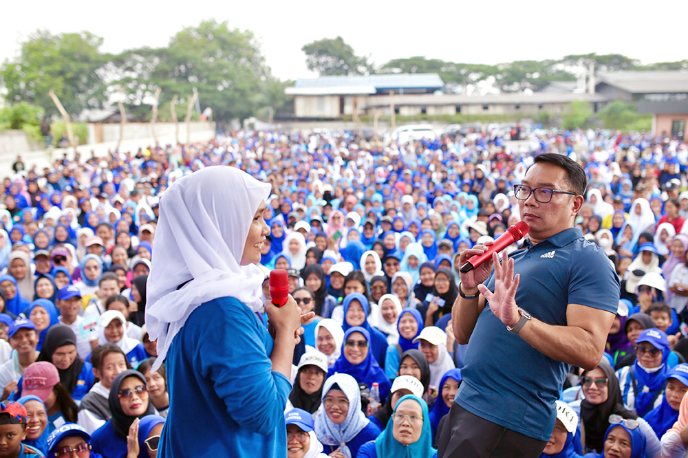 Calon Gubernur Jakarta Ridwan Kamil ajak masyarakat senam di kampanye keempat. (BeritaNasional/Elvis Sendouw)