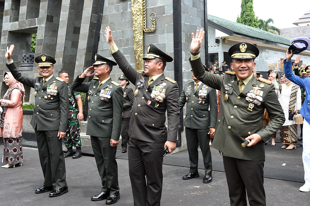 Kepala Staf Angkatan Darat (Kasad) Jenderal TNI Maruli Simanjuntak menghadiri sekaligus memimpin acara wisuda Pati TNI AD di Jawa Tengah. (BeritaNasional/HO Puspen AD/Elvis Sendouw)