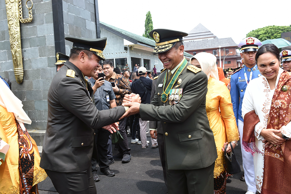 Kepala Staf Angkatan Darat (Kasad) Jenderal TNI Maruli Simanjuntak menghadiri sekaligus memimpin acara wisuda Pati TNI AD di Jawa Tengah. (BeritaNasional/HO Puspen AD/Elvis Sendouw)