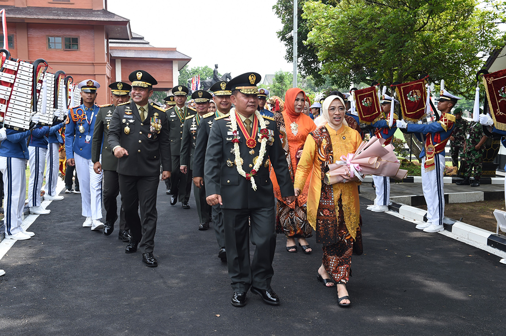 Kepala Staf Angkatan Darat (Kasad) Jenderal TNI Maruli Simanjuntak menghadiri sekaligus memimpin acara wisuda Pati TNI AD di Jawa Tengah. (BeritaNasional/HO Puspen AD/Elvis Sendouw)