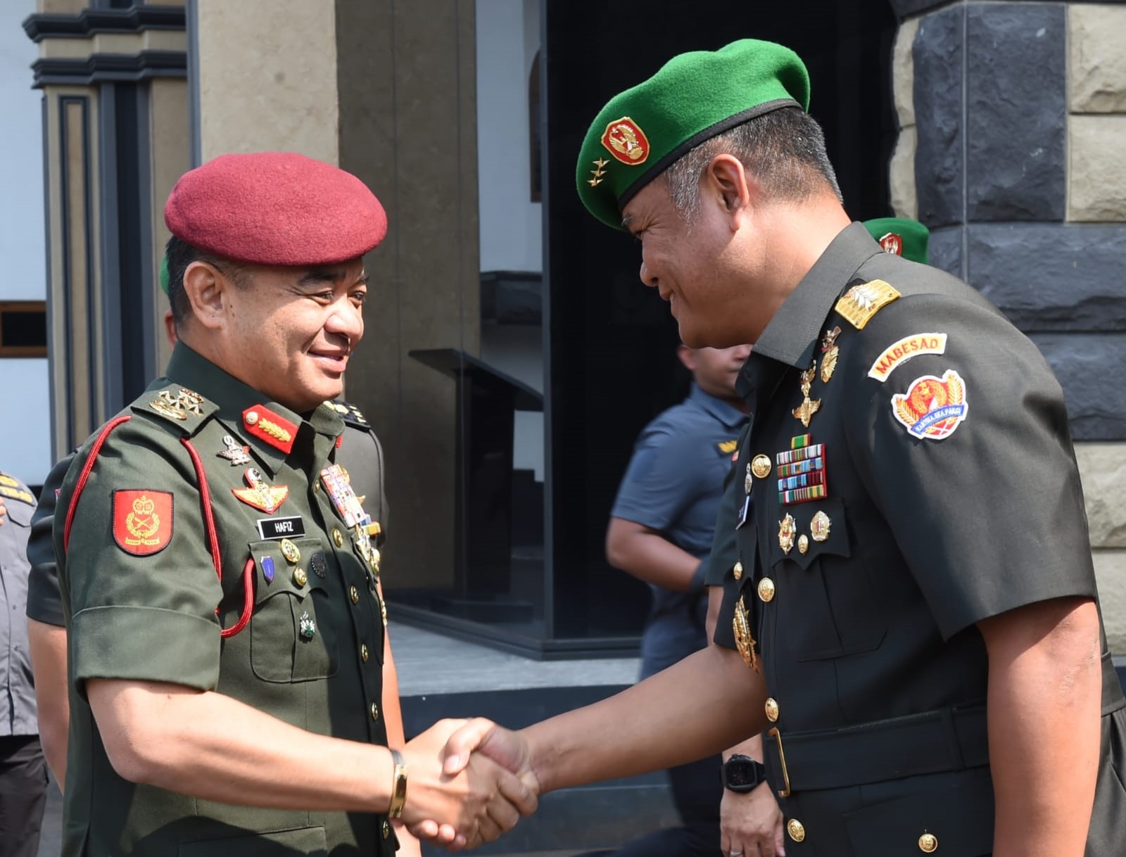 Kepala Staf Angkatan Darat (Kasad) Jenderal TNI Maruli Simanjuntak M.Sc. menerima kunjungan kehormatan Panglima Tentera Darat Malaysia (Kasad Malaysia) General Tan Sri Dato' Wira Muhammad Hafizuddeain Bin Jantan. (BeritaNasional/HO/Elvis Sendouw)