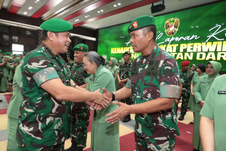 Kepala Staf Angkatan Darat (Kasad) Jenderal TNI Maruli Simanjuntak, M.Sc. memimpin upacara Laporan Korps Kenaikan Pangkat 65 Perwira Tinggi (Pati) TNI Angkatan Darat. (BeritaNasional/Elvis Sendouw/HO Puspen TNI)