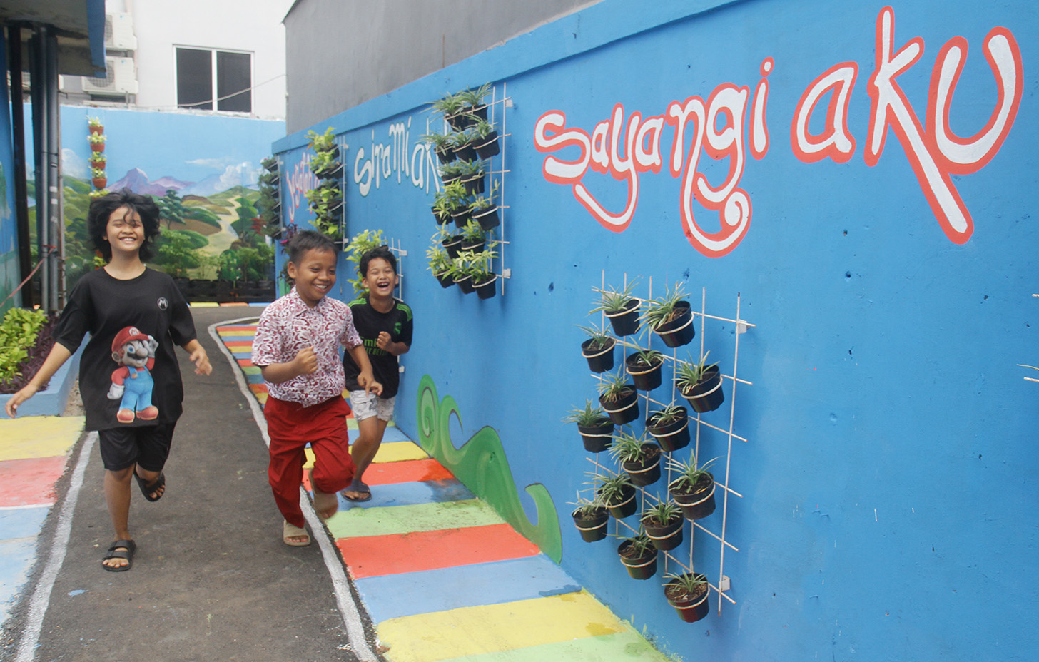 Suasana pemukiman warga di Kebon Sirih Timur, Jakarta, Sabtu (18/5/2024).  (BeritaNasional.com/Oke Atmaja)