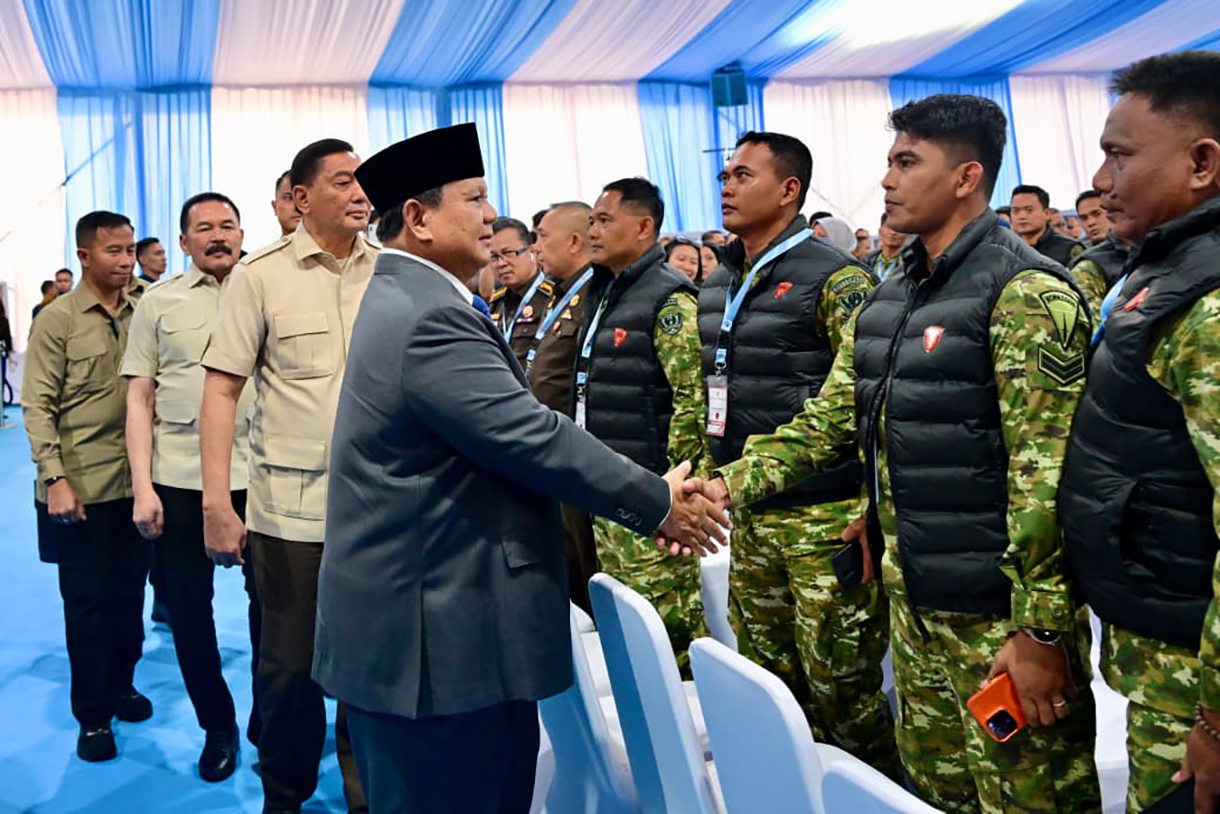 Presiden Prabowo Subianto menyampaikan pidato pada kegiatan Penyerahan Denda Administratif dan Penyelamatan Keuangan Negara serta Penguasaan Kembali Kawasan Hutan Tahap VI di Gedung Bundar Kejaksaan Agung di Jakarta, Jumat (10/4/2026). (Biropers)
