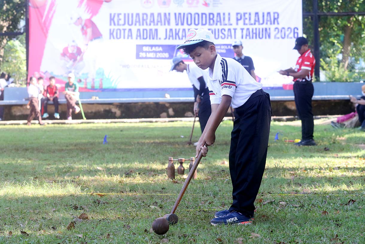 Sekjen DPP IKM B Moulevey Rajo Mudo (kanan), Wakil Ketua Umum Bidang Hukum dan HAM Defrizal Djaros (kiri) memberikan keterangan usai melaporkan Permadi Arya aka Abu Janda) ke Bareskrim Polri, Jakarta, Selasa (26/5).  (Beritanasional.com/Oke Atmaja)