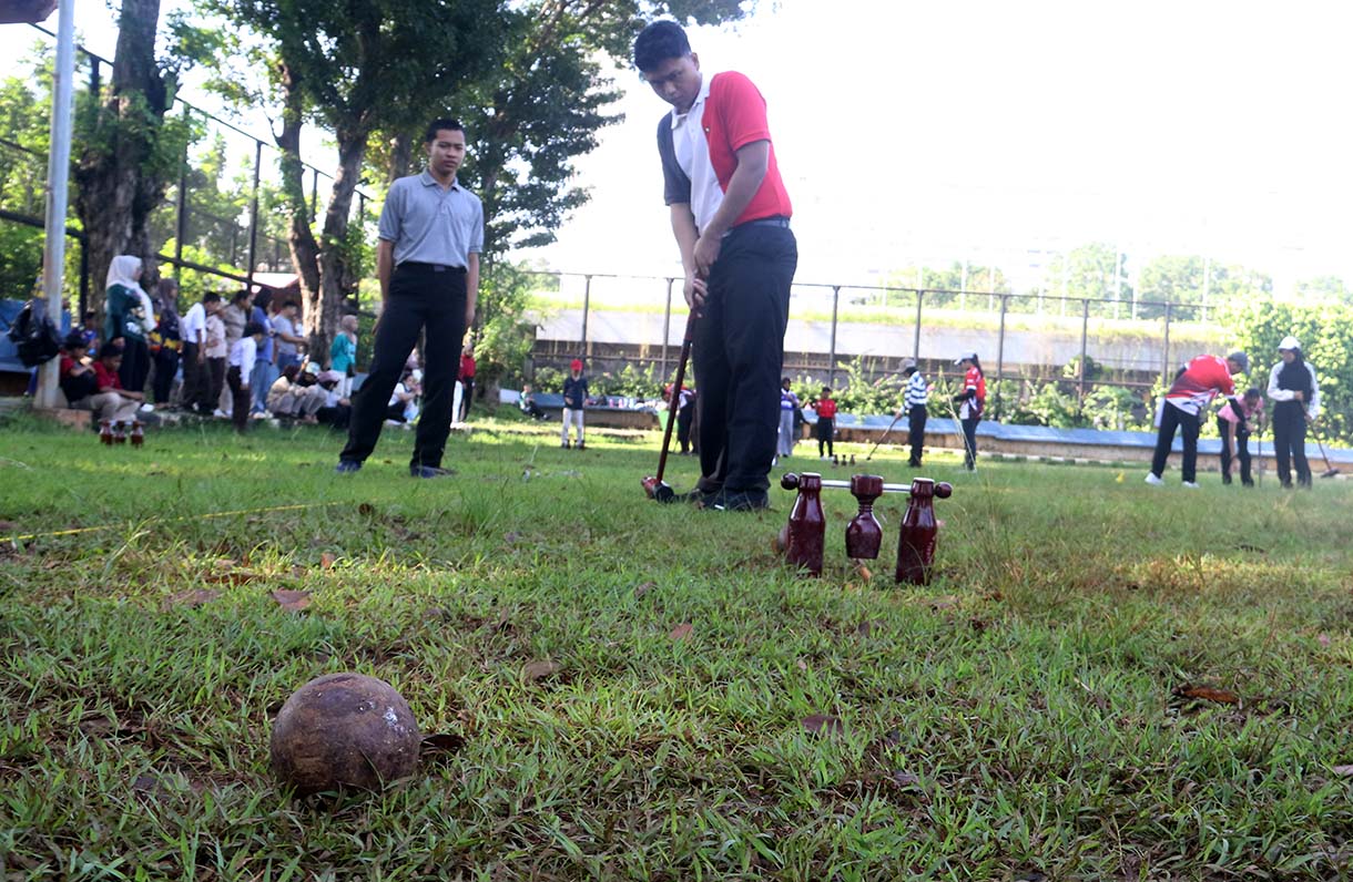 Sekjen DPP IKM B Moulevey Rajo Mudo (kanan), Wakil Ketua Umum Bidang Hukum dan HAM Defrizal Djaros (kiri) memberikan keterangan usai melaporkan Permadi Arya aka Abu Janda) ke Bareskrim Polri, Jakarta, Selasa (26/5).  (Beritanasional.com/Oke Atmaja)