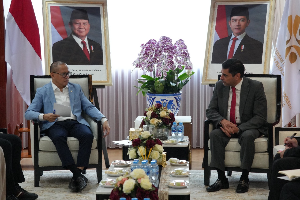 Menteri P2MI Mukhtarudi menerima kunjungan Duta Besar Yordania untuk Indonesia, Sudqi Al Omoush, di Kantor KemenP2MI. (BeritaNasional/Elvis/HO P2MI)