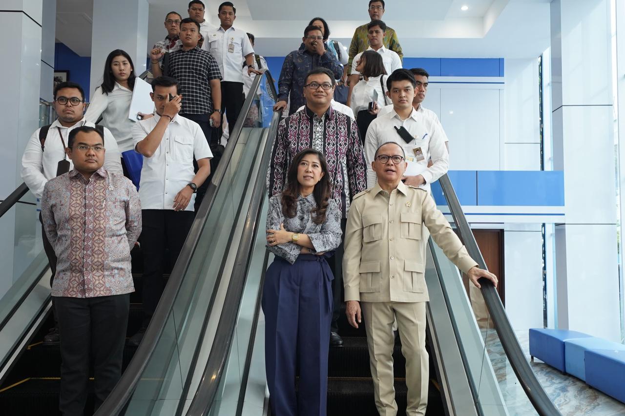 KemenP2MI menggelar penandatanganan 13 Nota Kesepahaman (MoU) dan 5 Perjanjian Kerja Sama (PKS) dengan 14 mitra strategis. (BeritaNasional/Elvis/HO KP2MI)