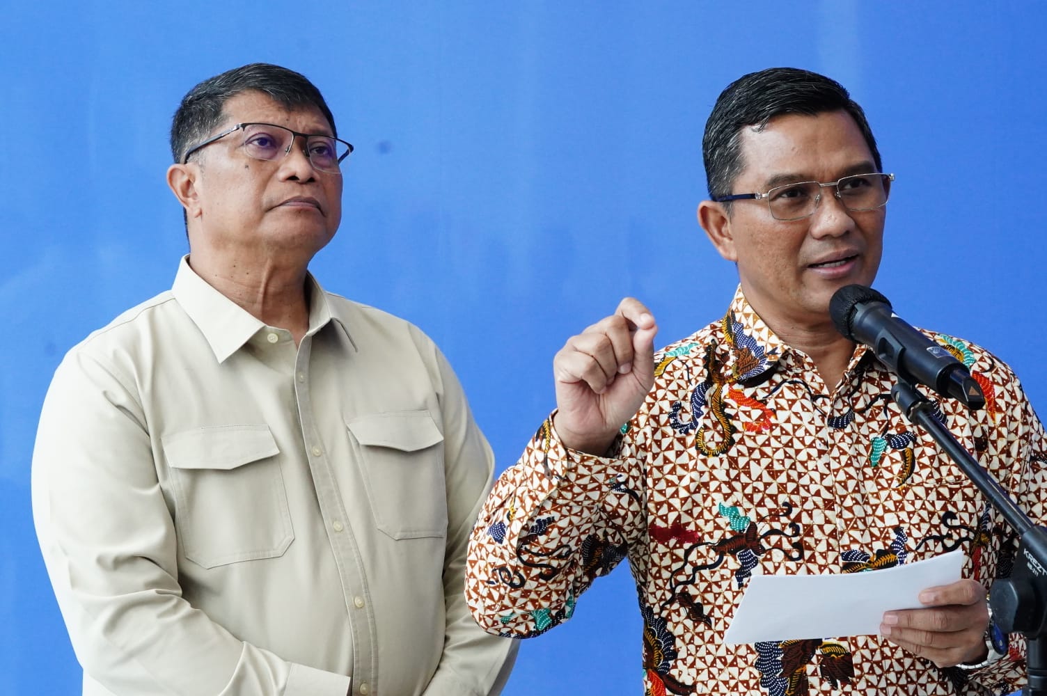Direktur Jenderal Pelindungan Kementerian P2MI, Rinardi, memberikan keterangan pers, memberikan sanksi penghentian sementara kepada Perusahaan Penempatan Pekerja Migran Indonesia (P3MI) PT Bahtera Tullus Karya.  (BeritaNasional/Elvis/HO P2MI)