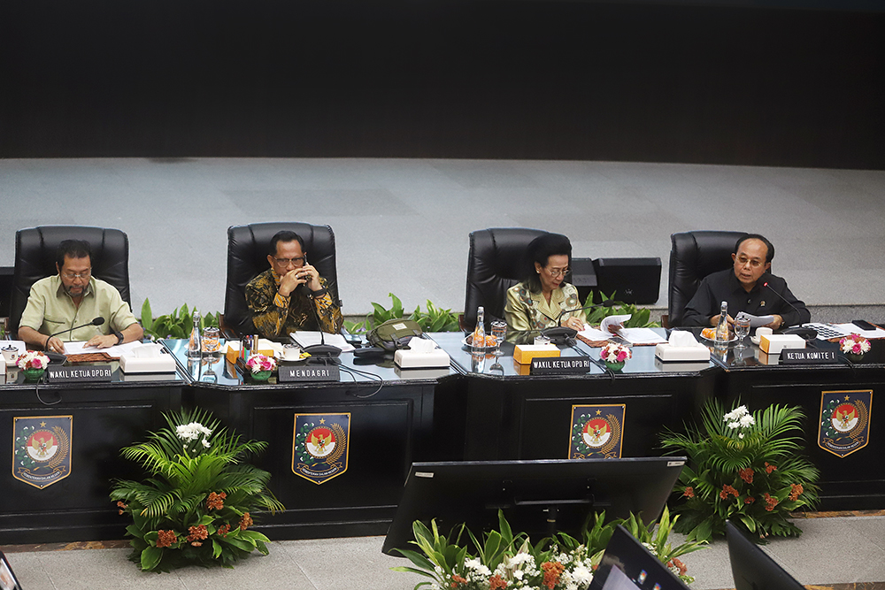 enteri Dalam Negeri Tito Karnavian menggelar rapat tertutup bersama DPD RI di Kantor Kementerian Dalam Negeri, Jakarta, Kamis (11/12/2025).
