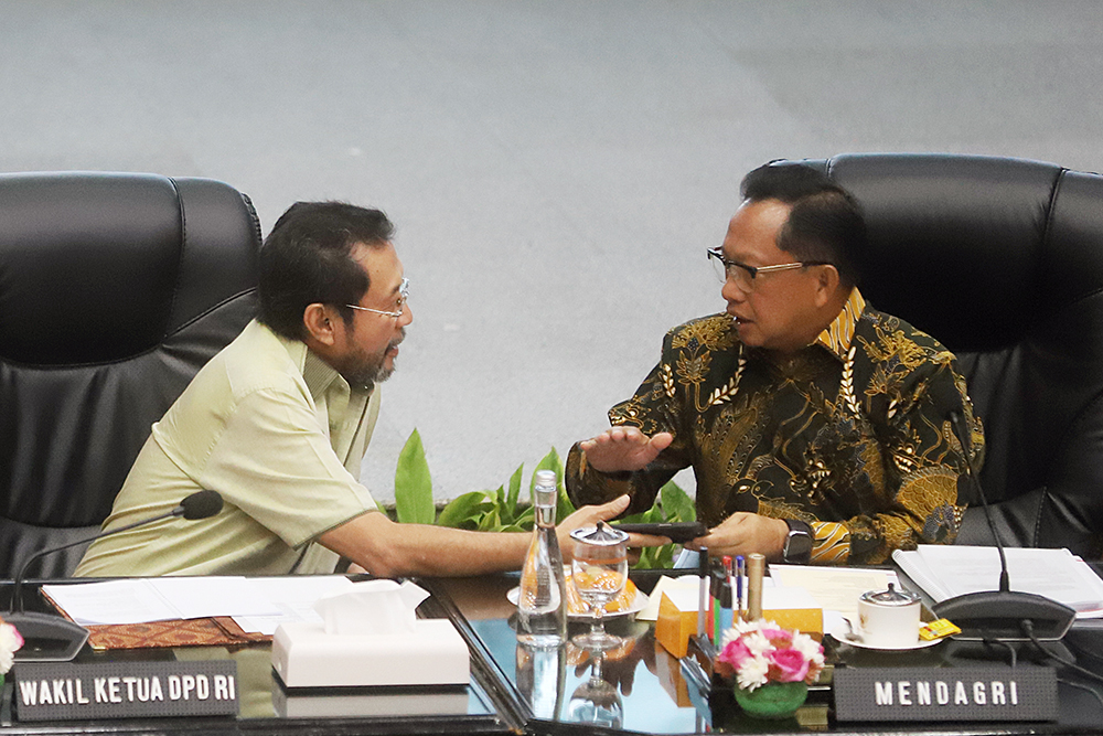enteri Dalam Negeri Tito Karnavian menggelar rapat tertutup bersama DPD RI di Kantor Kementerian Dalam Negeri, Jakarta, Kamis (11/12/2025).