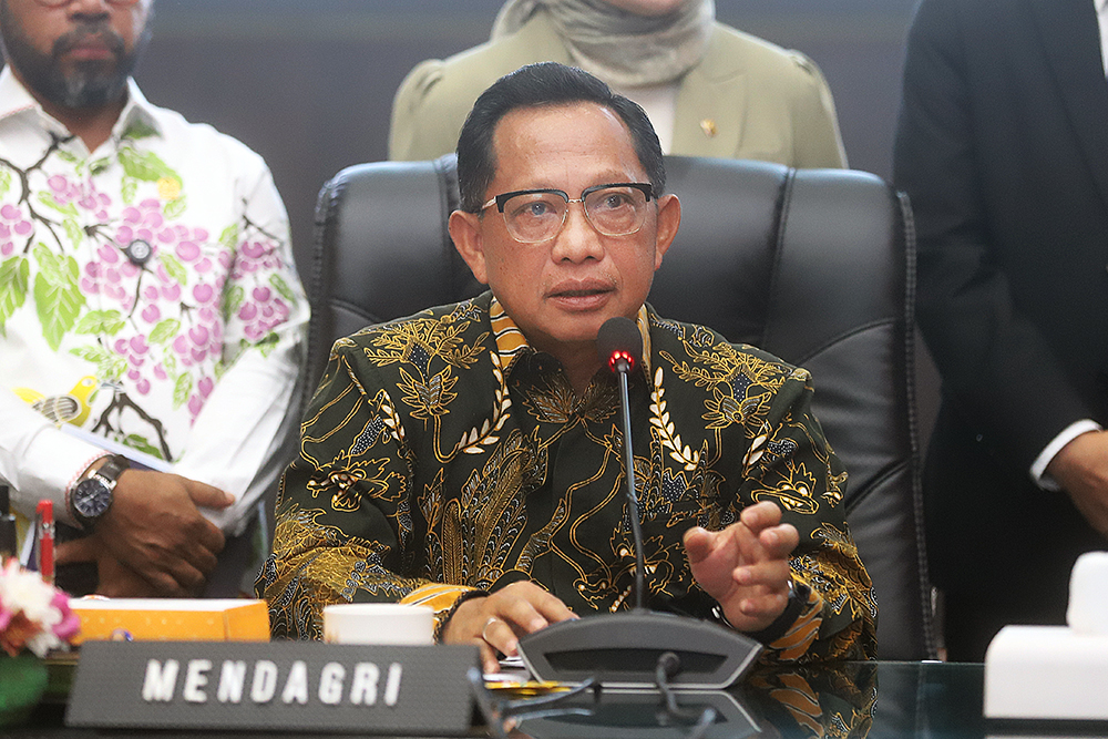 enteri Dalam Negeri Tito Karnavian menggelar rapat tertutup bersama DPD RI di Kantor Kementerian Dalam Negeri, Jakarta, Kamis (11/12/2025).