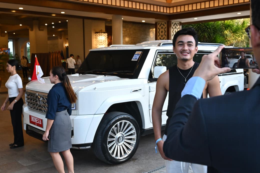 Kendaraan Presiden RI, Maung menjadi salah satu simbol yang paling banyak menarik perhatian di sekitar lokasi KTT.  (BeritaNasional/Elvis/HO Biro Pers Istna/Cahyo)